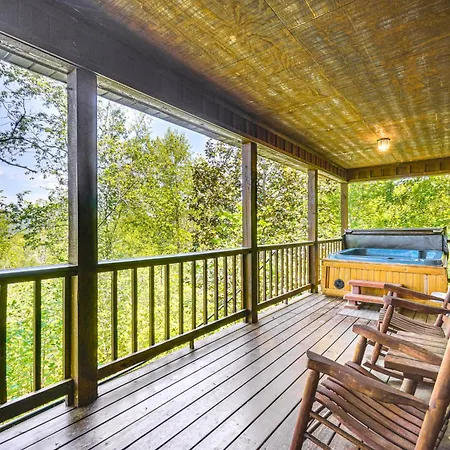 Peaceful Sevierville Cabin With Hot Tub And Grill